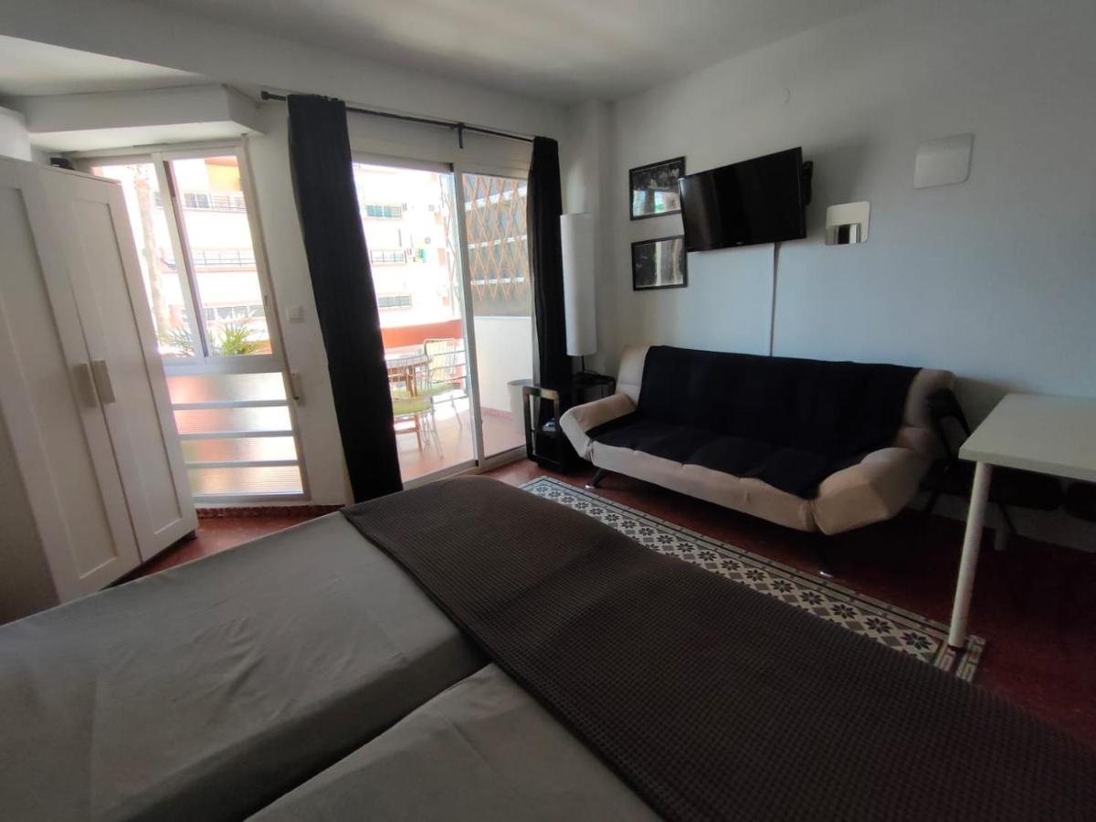 Flat2 Studio 150M From The Beach With Pool Torre Del Mar Eksteriør billede